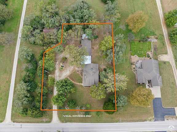 3rd image of 2333 SE Tecumseh Rd