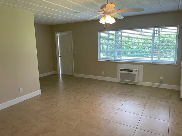 745 Hummingbird Way — Photo 8