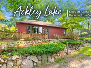 34120 Hillside Dr, Paw Paw, MI 49079