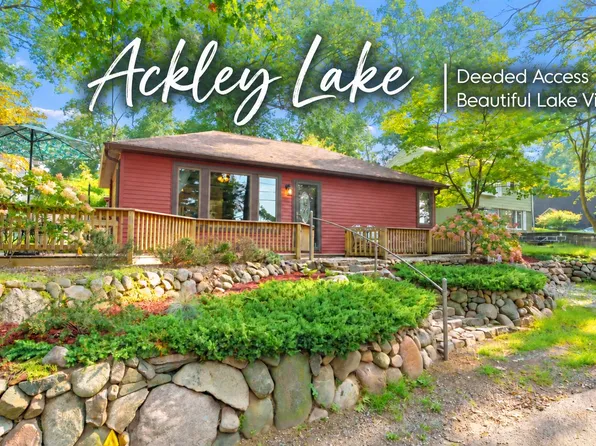 34120 Hillside Dr, Paw Paw, MI 49079