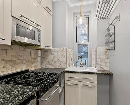 5th image of 220 Madison Ave APT 2G