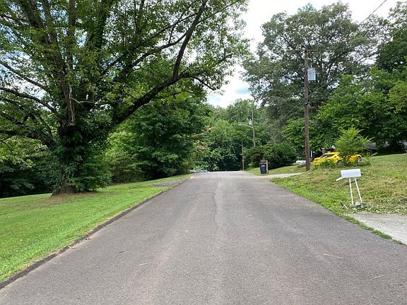 4th image of 3511 Mount Dr
