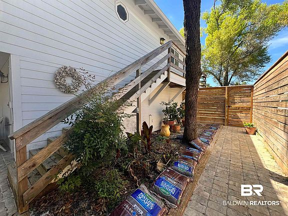 2nd image of 5260 Pompano Ave