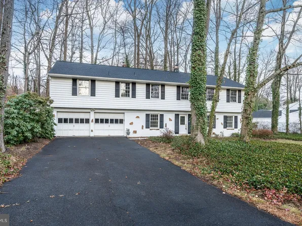 5 Birch Knoll Rd, Wilmington, DE 19810