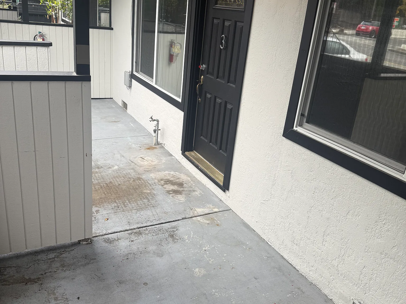 301 Laurel Way — Photo 2