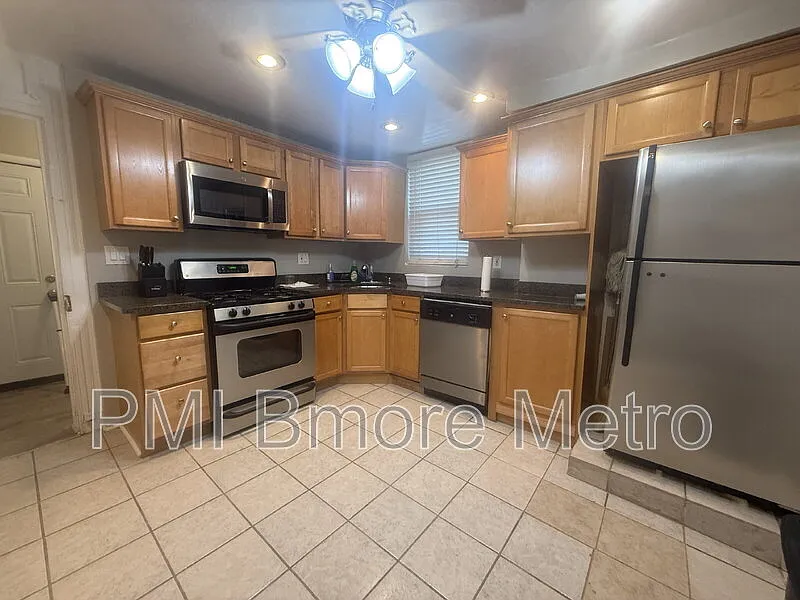 2 bed, 3.0 bath, 1592 sqft, $2,250 — Photo 2