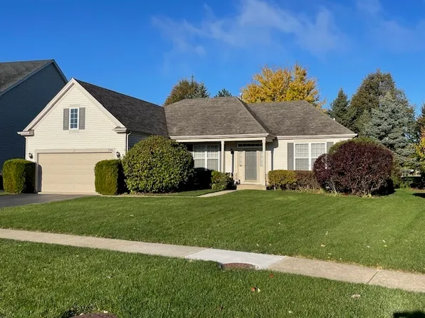 296 W Prairie Walk Ln, Round Lake, IL 60073