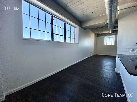 4th image of 320 W 7th St #401