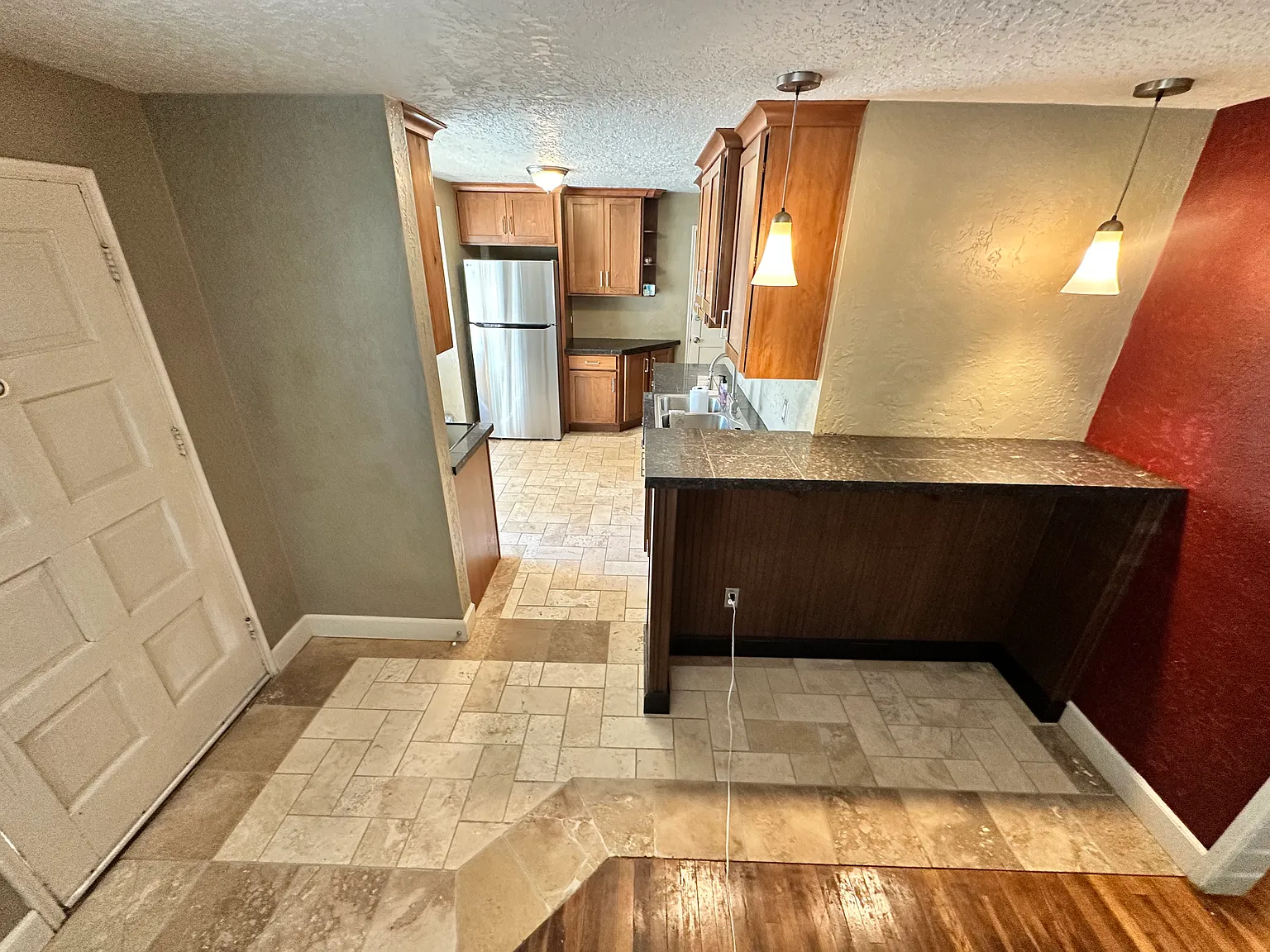 4 bed, 1712 sqft, $2,400 — Photo 4