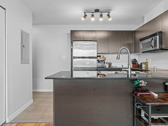 4th image of 4118 Dawson St #501