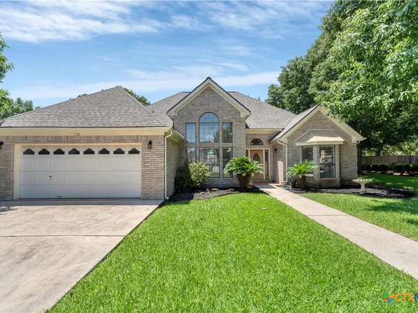 710 River Oak Dr, Seguin, TX 78155