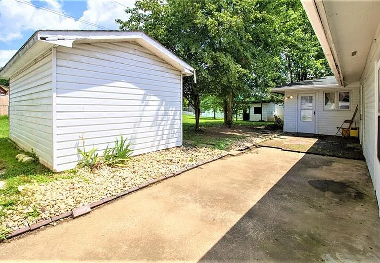 411 Sussex Dr — Photo 27
