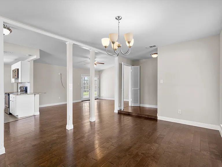 2117 Tiehack Ln — Photo 2