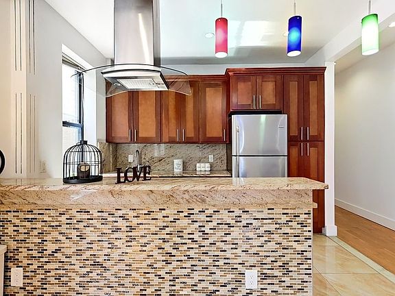 4th image of 160 Wadsworth Ave APT 506