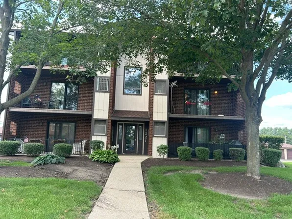 1221 Chalet Rd APT 200, Naperville, IL 60563