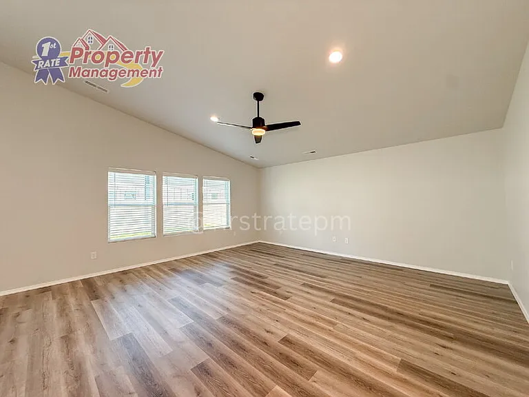4918 Endicott Dr — Photo 10