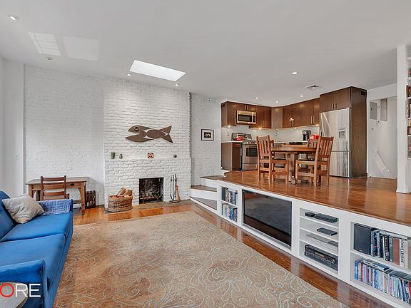 2nd image of 355 W 29th St #5