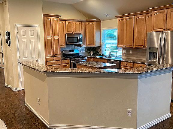 Spacious kitchen - must see 