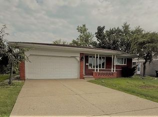 2897 Groves Dr, Sterling Heights, MI 48310