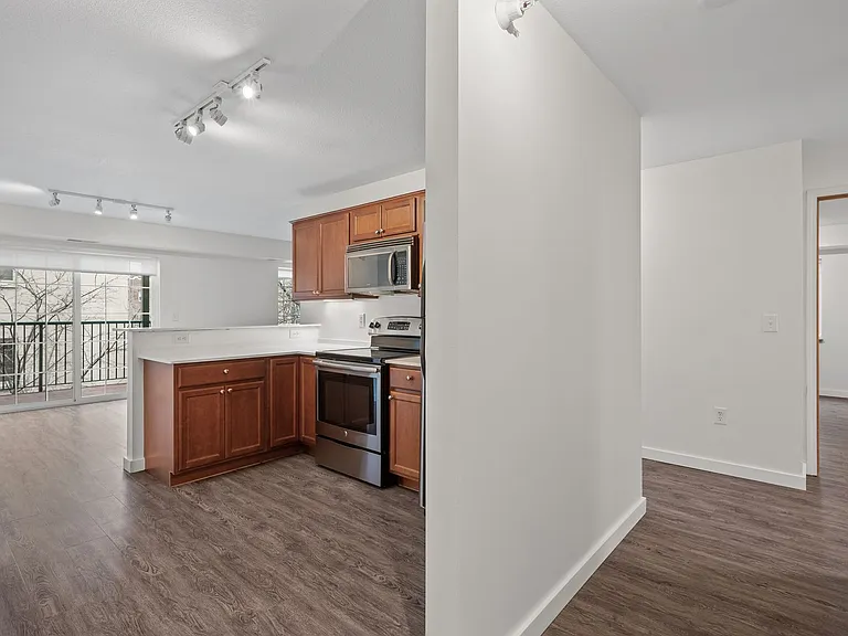 500 W Franklin Ave — Photo 13