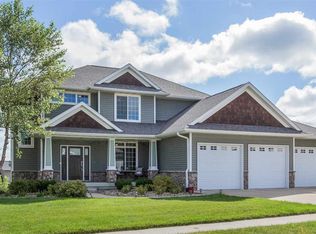 511 Whispering Willow Ln, Solon, IA 52333