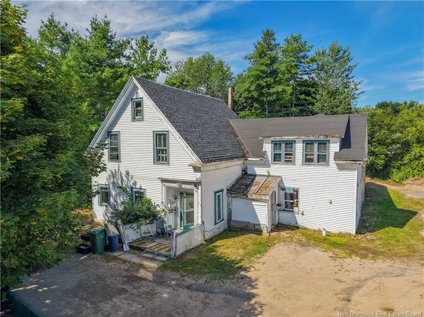 24 Vanhorne Ct, Fredericton, NB E3A 4T3