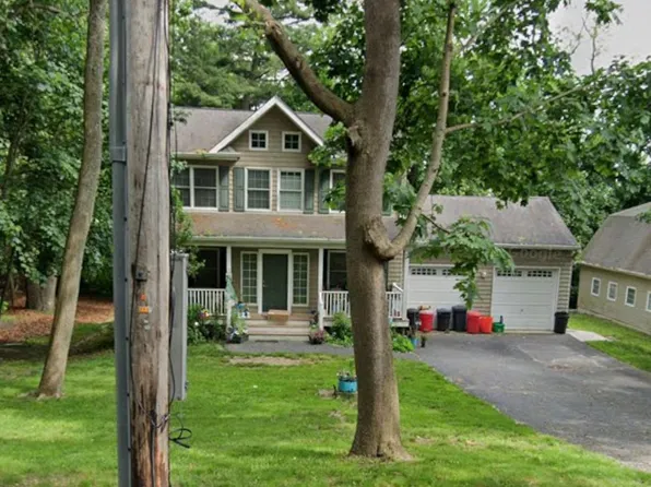 2 Bridle Path Rd, Smithtown, NY