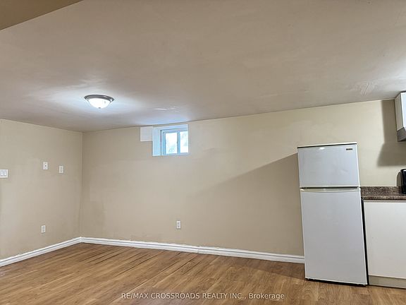5th image of 21 Davis Rd