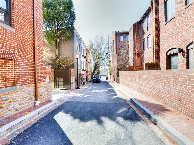 3220 Grace St NW #4 — Photo 10