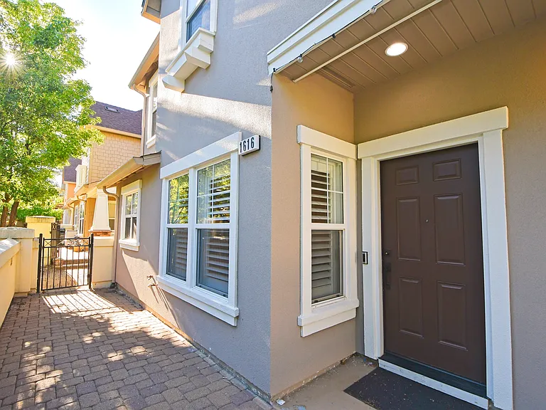 1616 Spicewood Cir — Photo 2