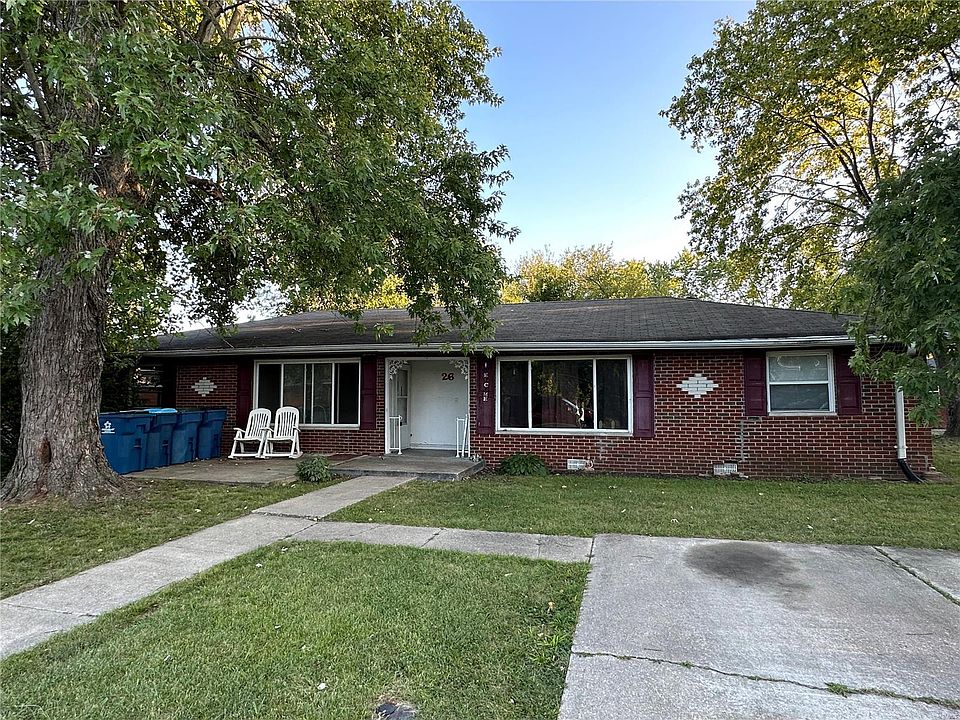 1st image of 26 Fontainebleau Dr