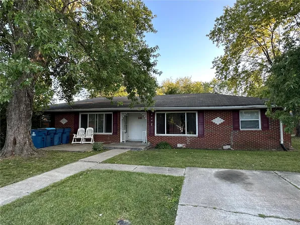 26 Fontainebleau Dr, Granite City, IL 62040