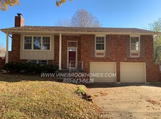 2925 S Cochise Dr, Independence, MO 64057