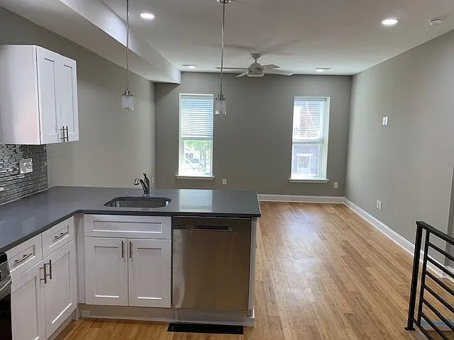 1513 Catharine St #2 — Photo 7