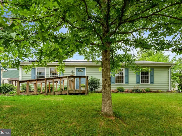 719 N Belfort St, Sterling, VA 20164