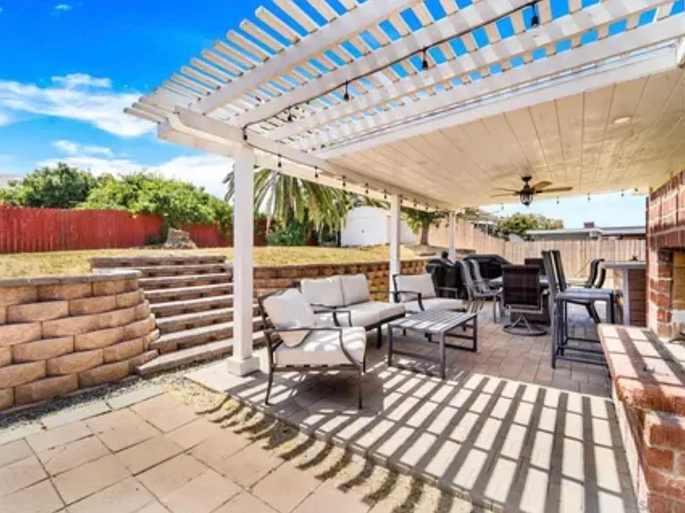 1064 Monserate Ave — Photo 3