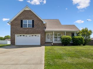 688 Fallbrook Ln, Clarksville, TN 37040