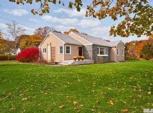 111 Fairway Ave, Riverhead, NY 11901