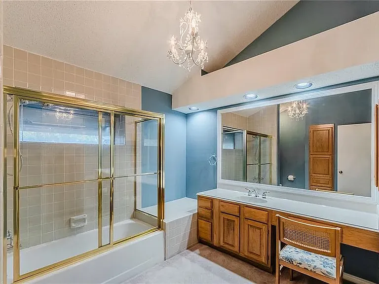 2407 Overland Ln — Photo 9
