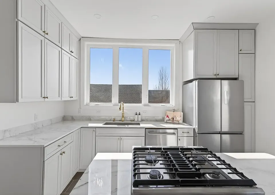 62 Saint Lawrence St #2