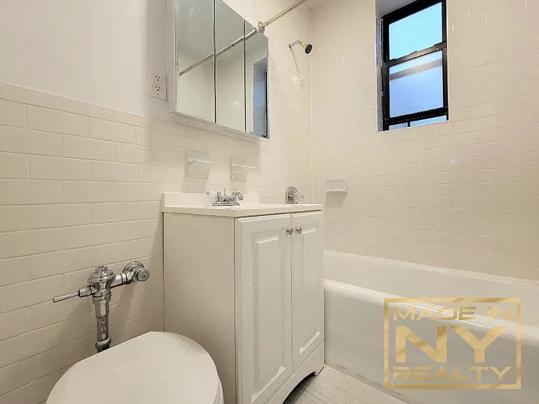 2574 33rd St #1H — Photo 8