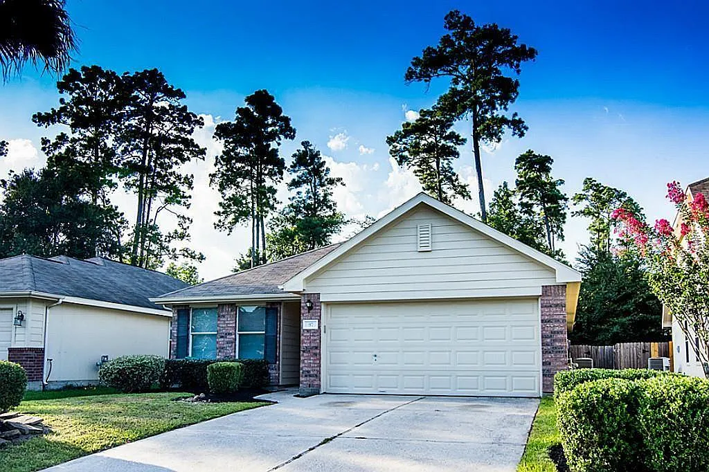 3 bed, 2.0 bath, 1477 sqft, $2,100 — Photo 1
