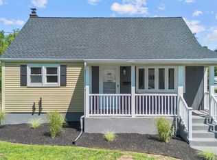 60 Hemlock Pl, Middletown, CT 06457