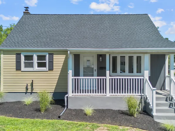 60 Hemlock Place, Middletown, CT 06457