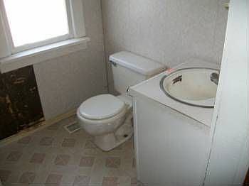 2nd image of 213 E Johnson St
