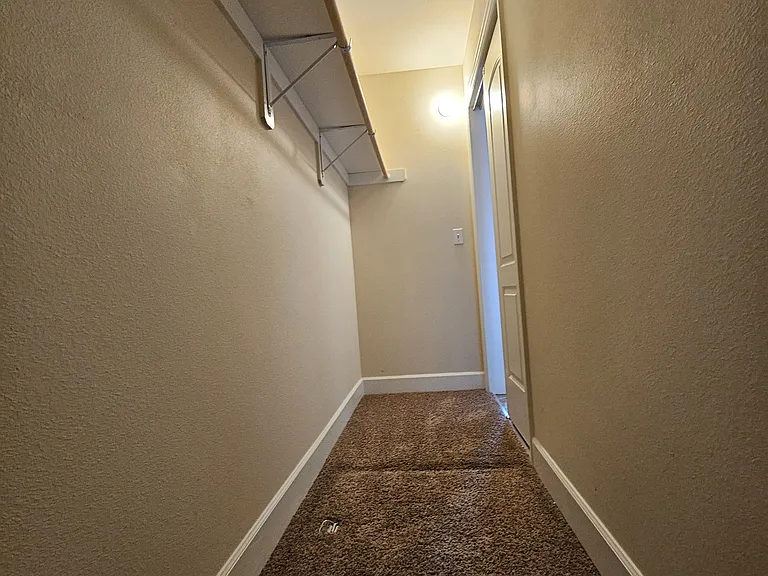 215 Glenn Abbey Pl #215 — Photo 4