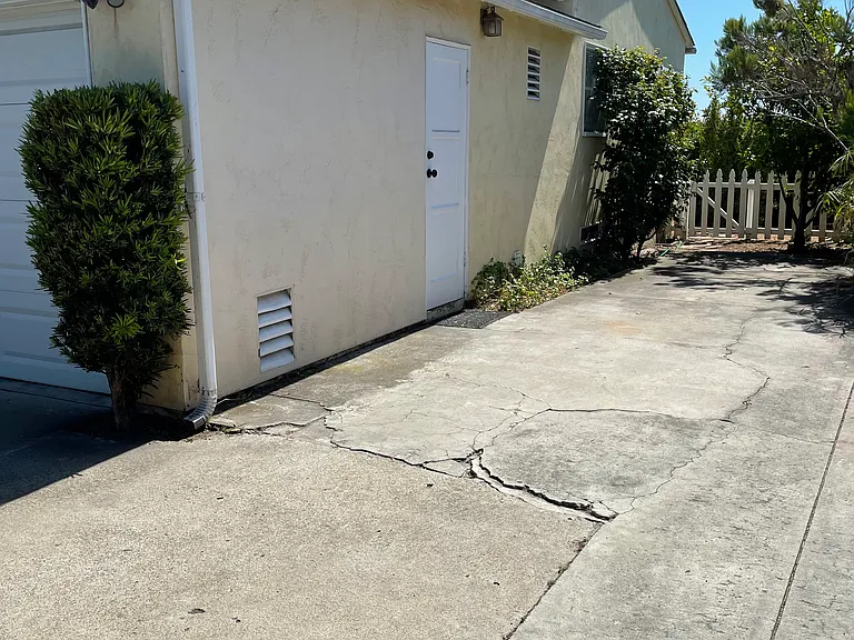 Aragon Dr — Photo 40
