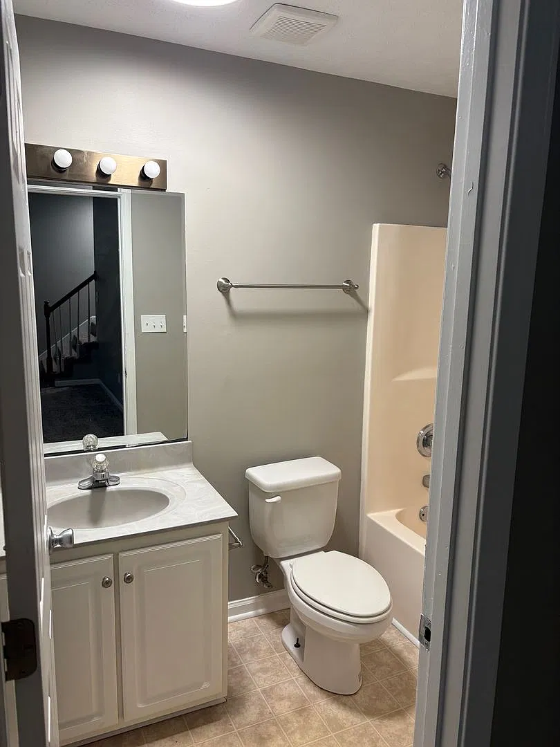 804 Barry Ct. — Photo 2