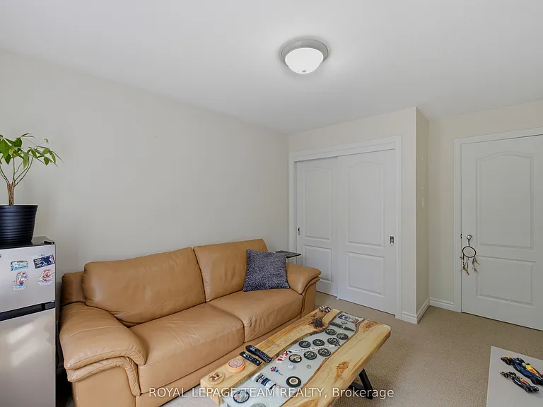 216 Horseshoe Cres — Photo 41