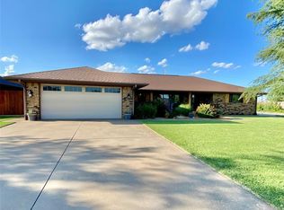 513 9th Street Cir, Hydro, OK 73048